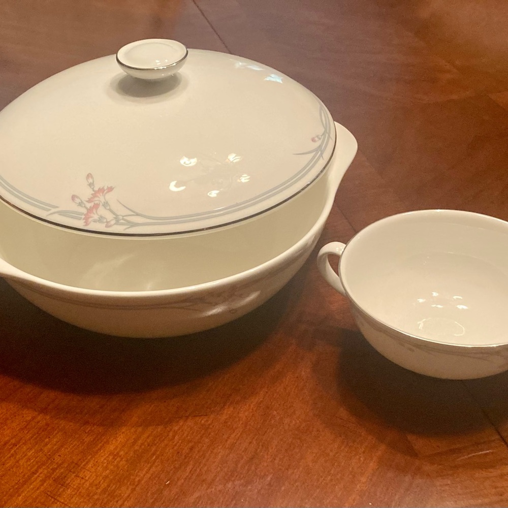 Royal Doulton Carnation Vegetable Bowl & Soup Bowl 🏴󠁧󠁢󠁥󠁮󠁧󠁿MADE IN ENGLAND